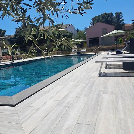 Ecrin De Verdure De 45 M2 - A 400m - Jardin, Parking Prive, Wifi Semesterbostad