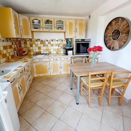 écrin De Verdure De 45 M2 - à 400m - Jardin, Parking Privé, Wifi * Le Brusc