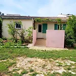 écrin De Verdure De 45 M2 - à 400m - Jardin, Parking Privé, Wifi * Le Brusc