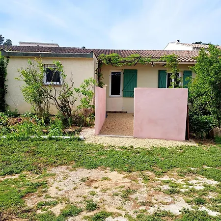 Ecrin De Verdure De 45 M2 - A 400m - Jardin, Parking Prive, Wifi * Le Brusc